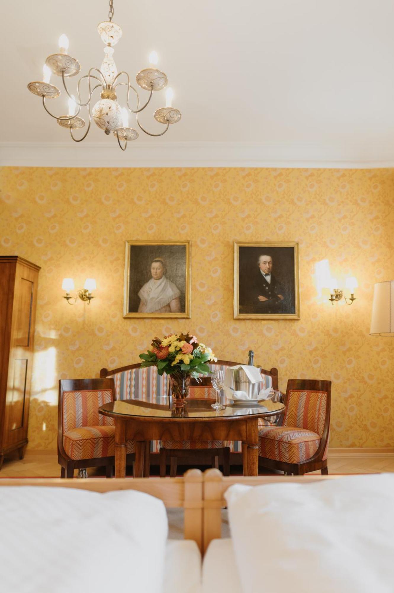 Romantik Hotel Zur Post Фюрстенфельдбрукк Экстерьер фото