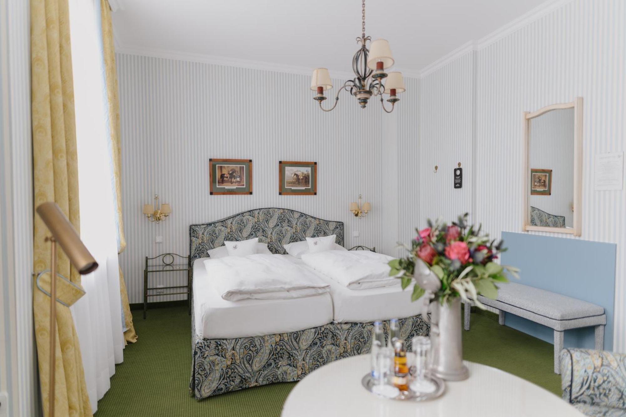 Romantik Hotel Zur Post Фюрстенфельдбрукк Экстерьер фото