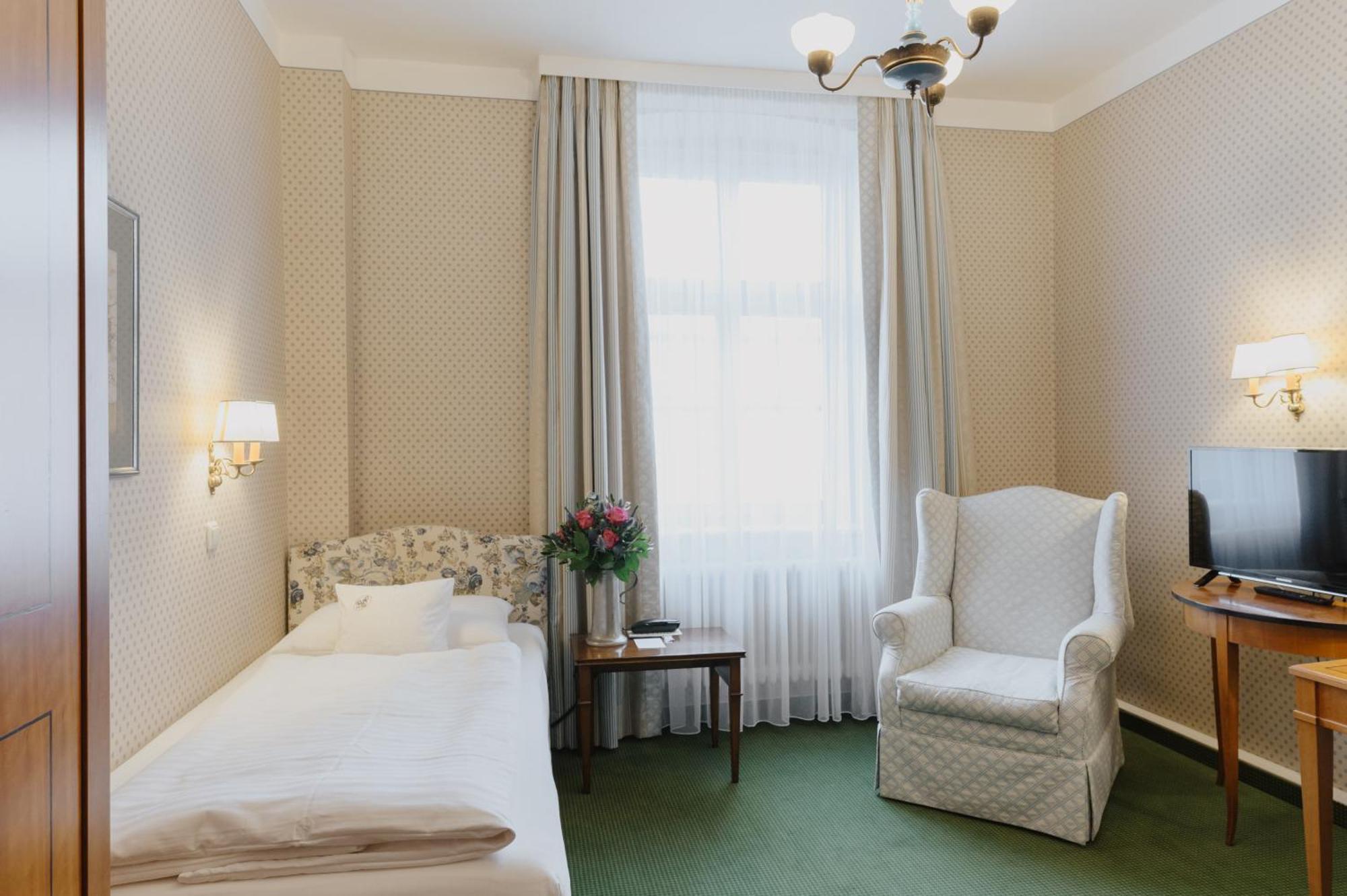 Romantik Hotel Zur Post Фюрстенфельдбрукк Экстерьер фото
