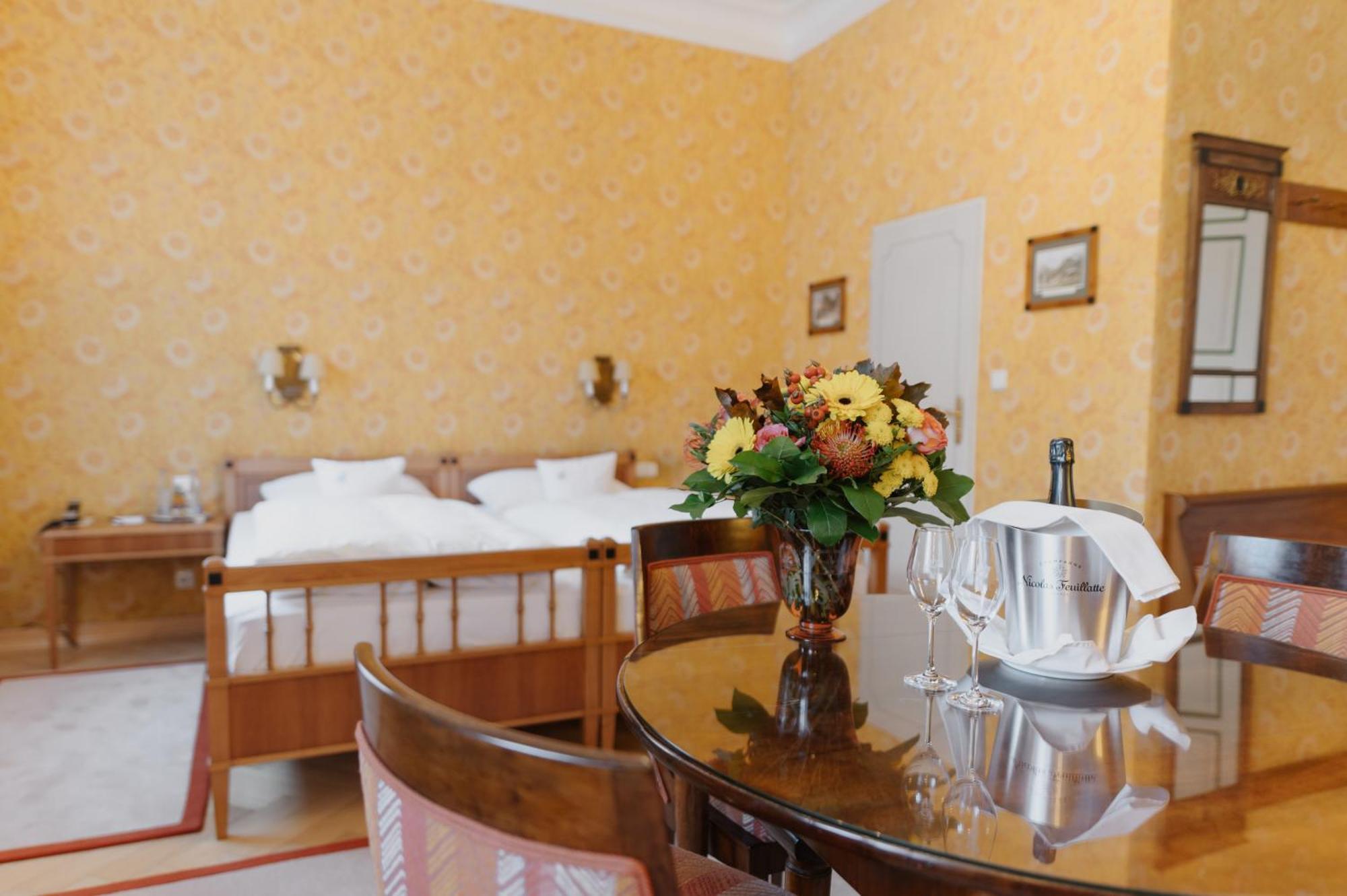 Romantik Hotel Zur Post Фюрстенфельдбрукк Экстерьер фото