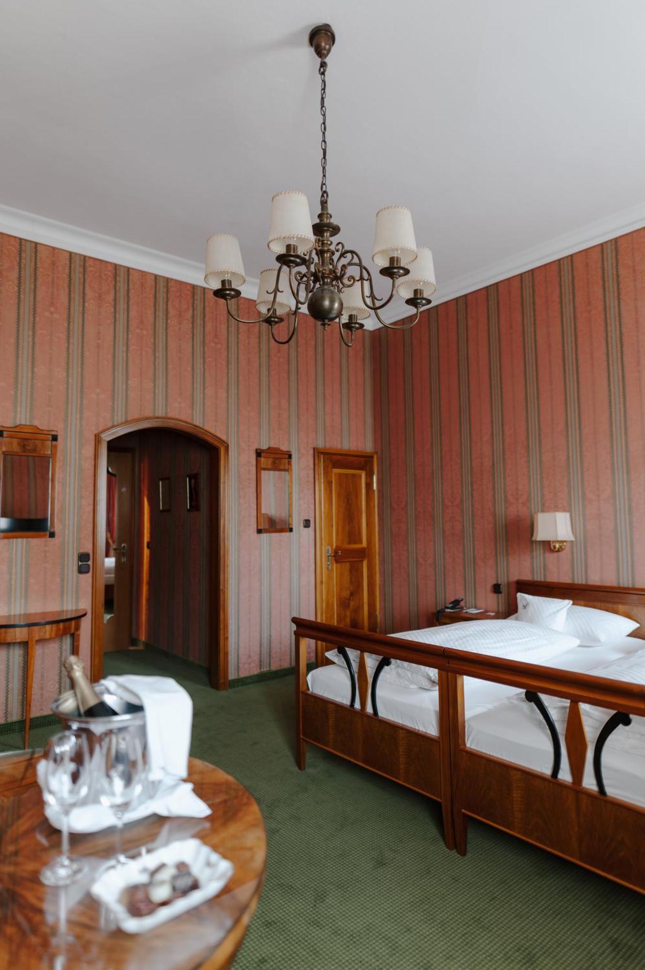 Romantik Hotel Zur Post Фюрстенфельдбрукк Экстерьер фото